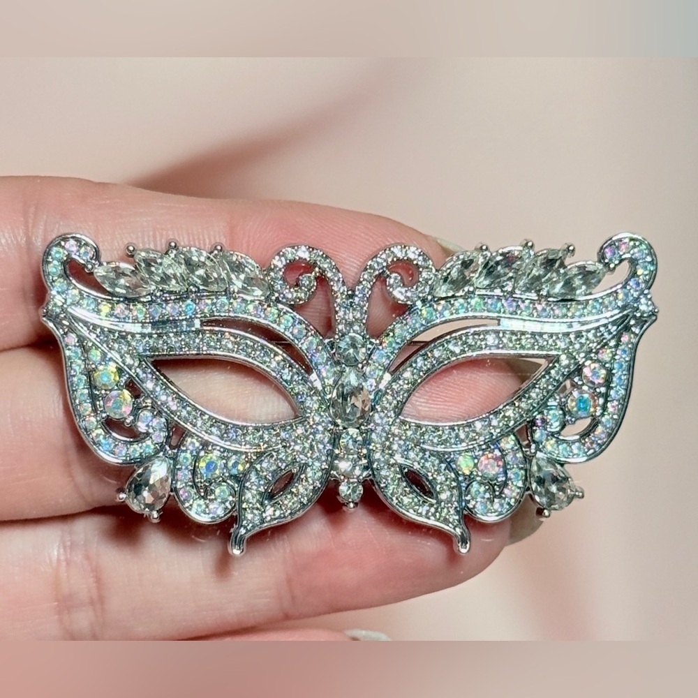 ⚜️ Elegant Silver Masquerade Brooch - Picture 8 of 8